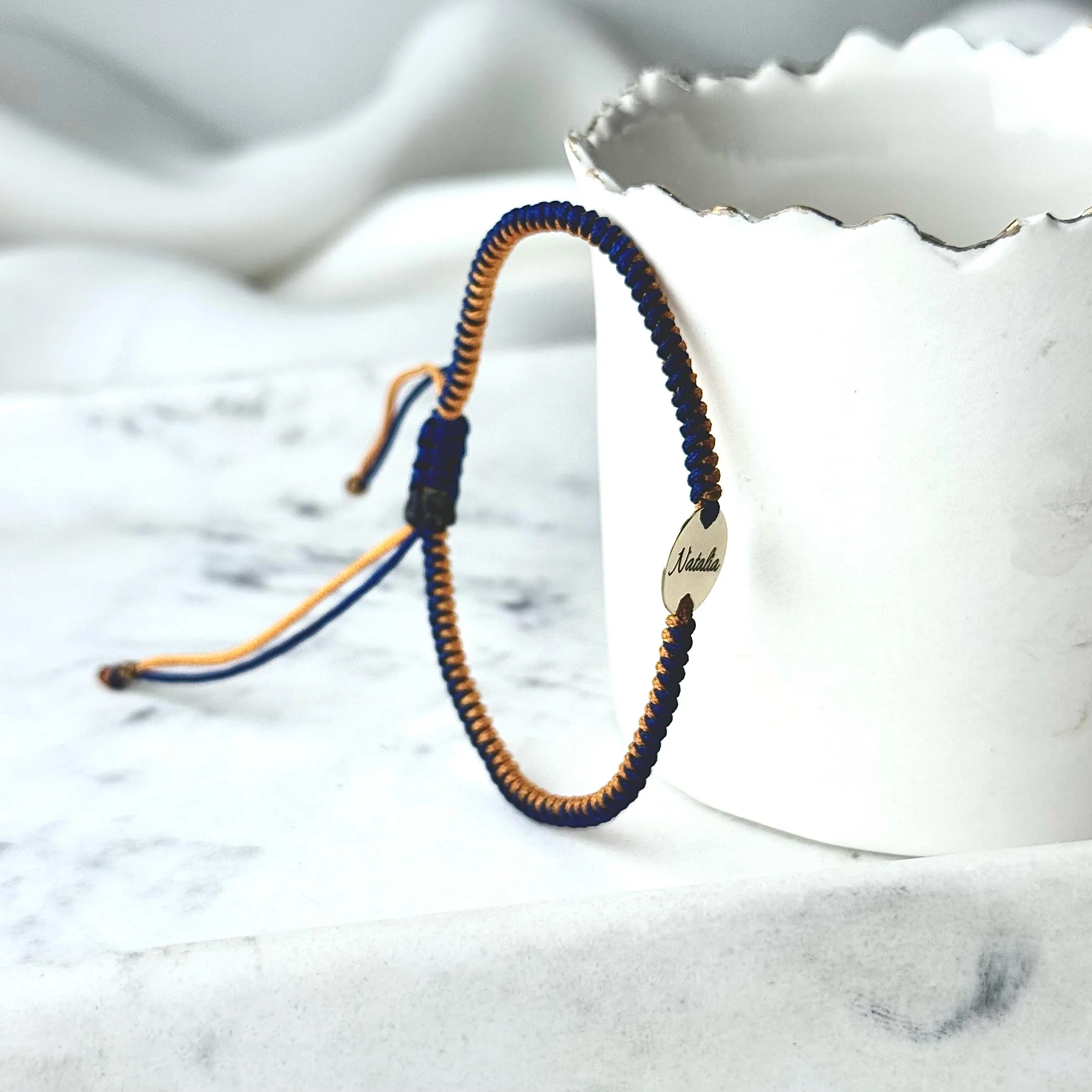 Bratara impletita la rotund si banut 10 mm aur Bratara-impletita-la-rotund-si-banut-10-mm-aur.