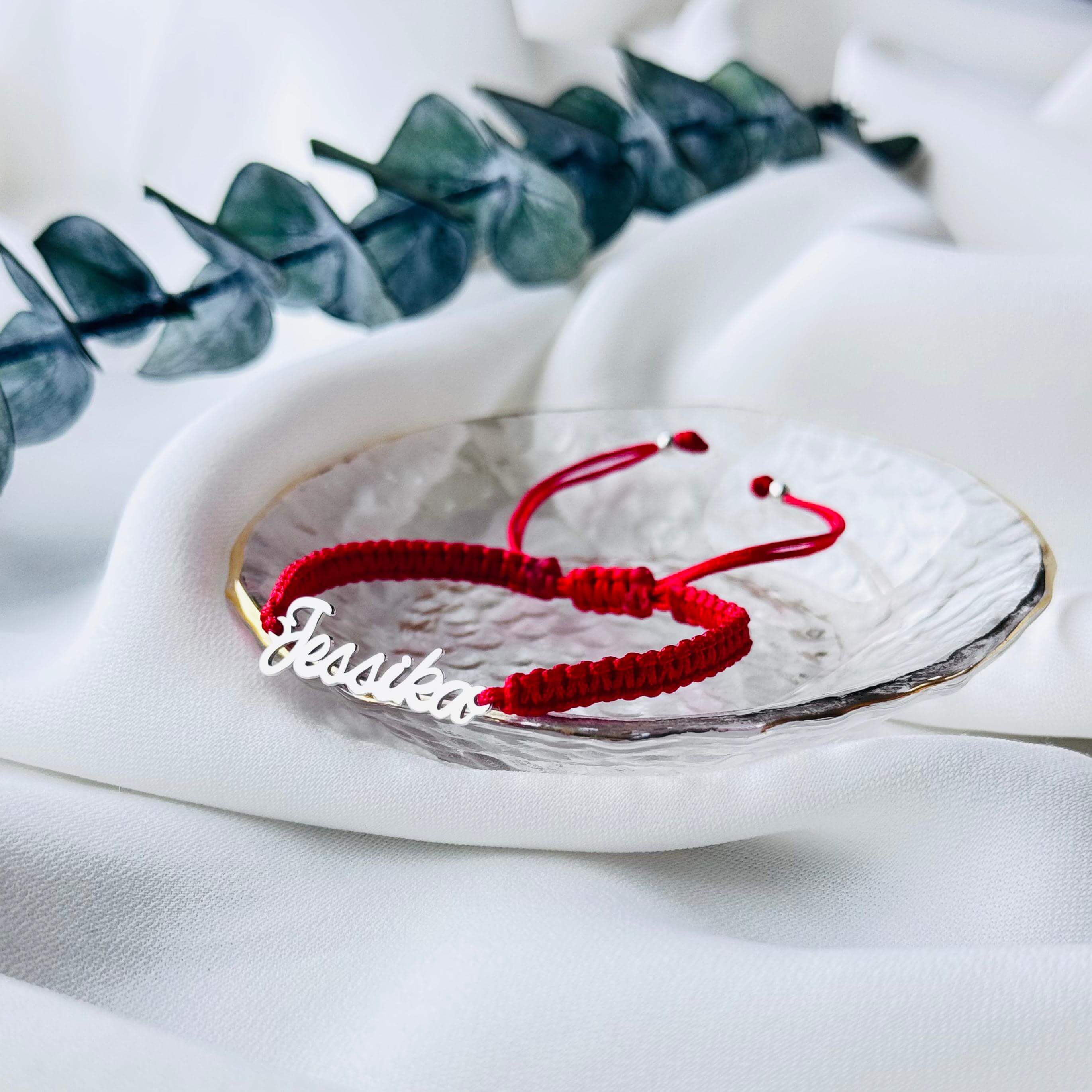 Bratara-personalizata-cu-nume-din-argint-925-–-stil-si-emotie-intr-un-singur-accesoriu.