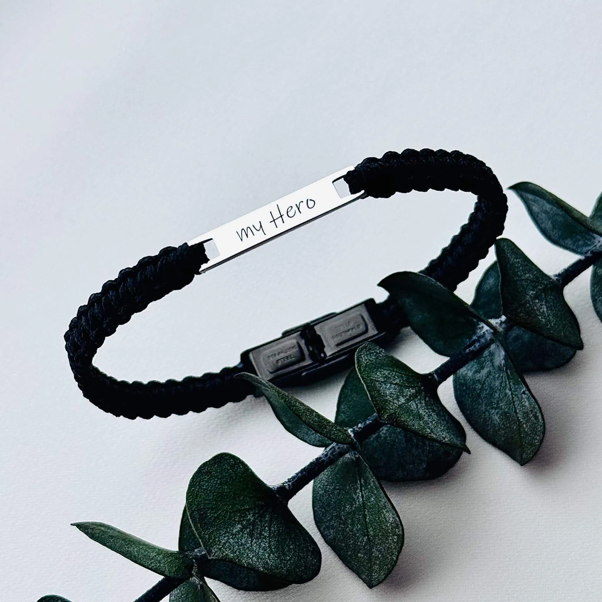 Bratara impletita din snur Tablita 25x5mm – Argint Bratara-impletita-din-snur-Tablita-25x5mm-–-Argint.