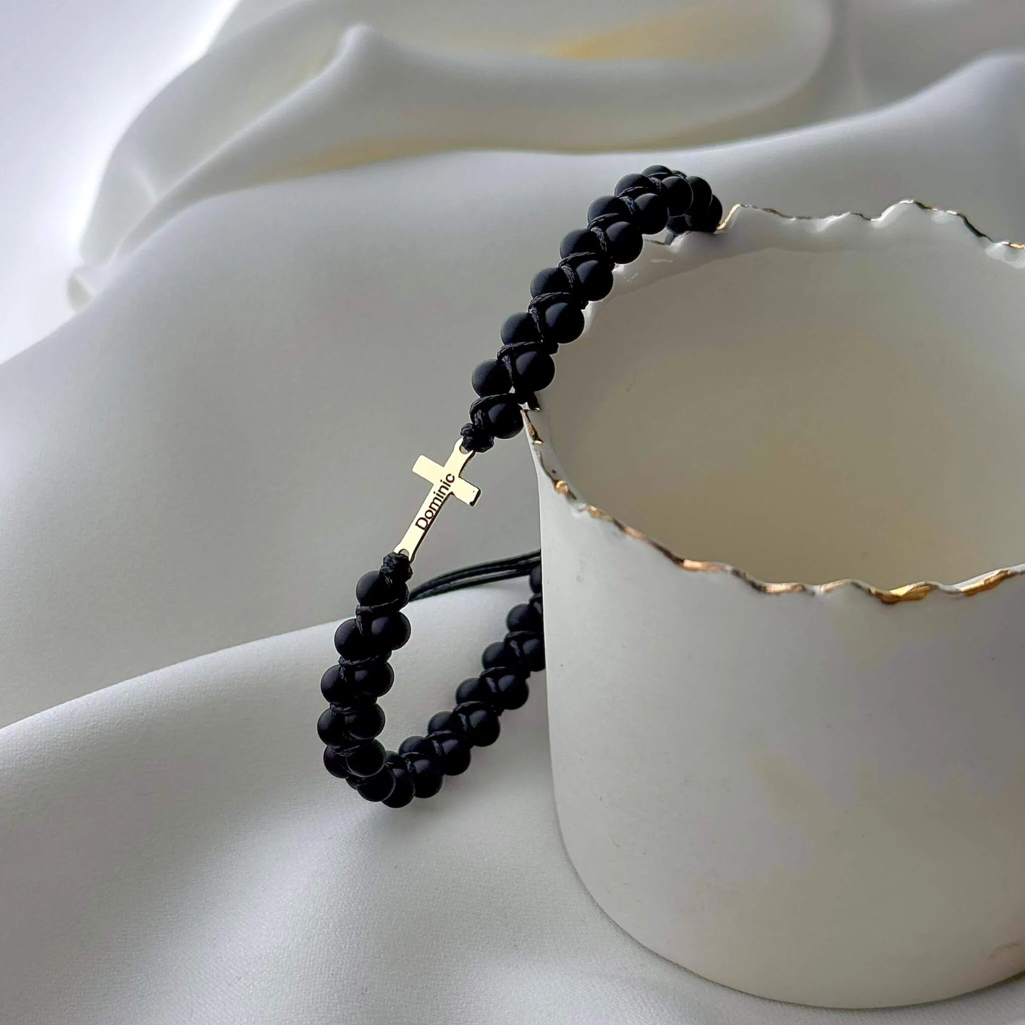 Bratara-cu-Onix-Natural-si-Cruce-din-Aur-14K-simbol-de-protectie-si-credinta-2