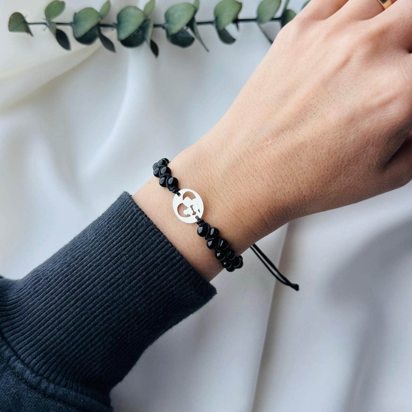 În brațele mamei – Bijuterie simbolică cu onix In-bratele-mamei-–-Bijuterie-simbolica-cu-onix-2