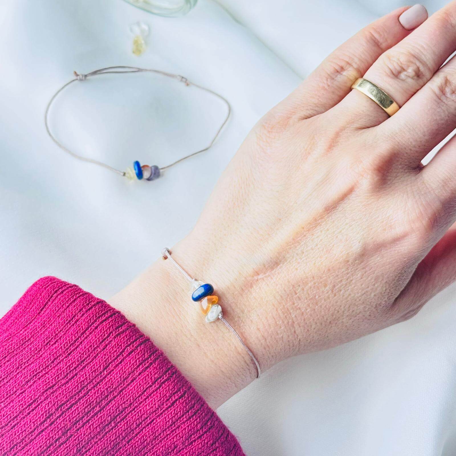 Bratara-cu-Snur-si-Pietre-Naturale-–-Creativitate-Inspiratie-Claritate.