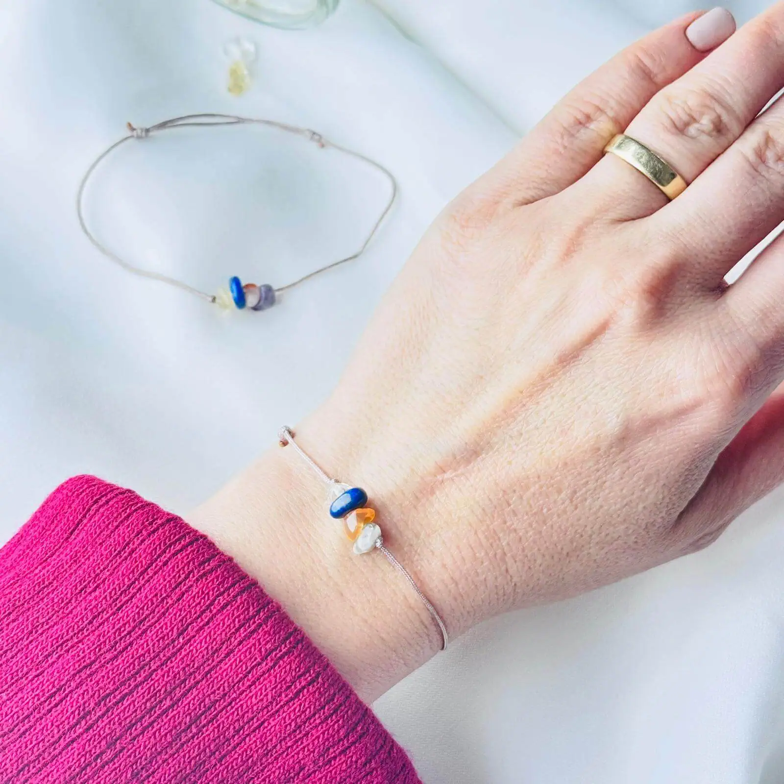 Bratara-cu-Snur-si-Pietre-Naturale-–-Creativitate-Inspiratie-Claritate.