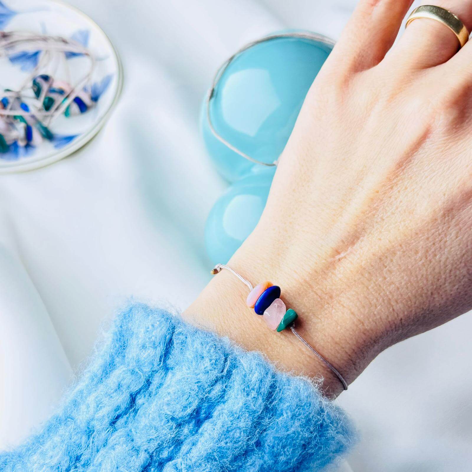 Bratara-cu-snur-si-pietre-naturale-Simbolul-Prieteniei.