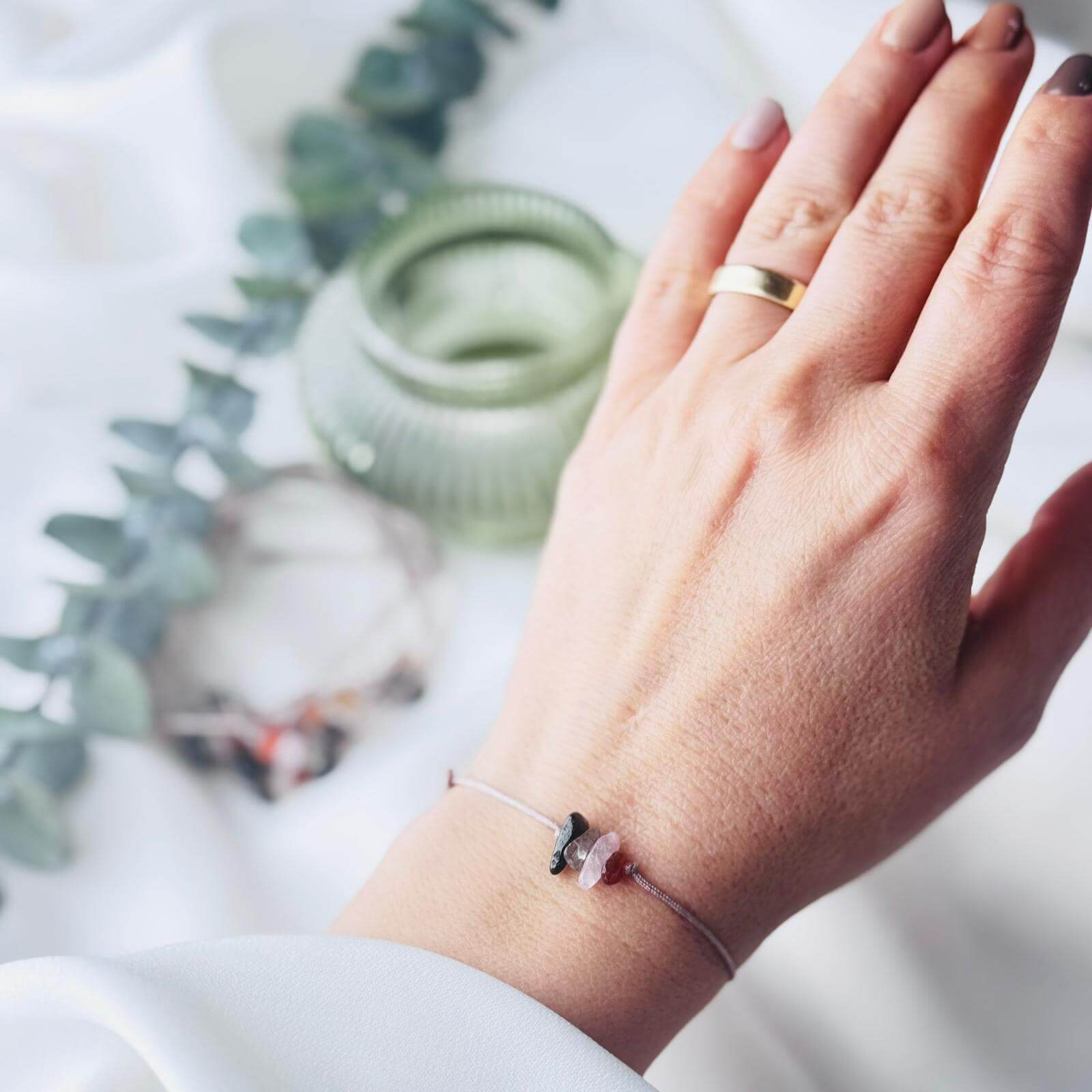 Bratara-cu-snur-si-pietre-naturale-–-Putere-Interioara