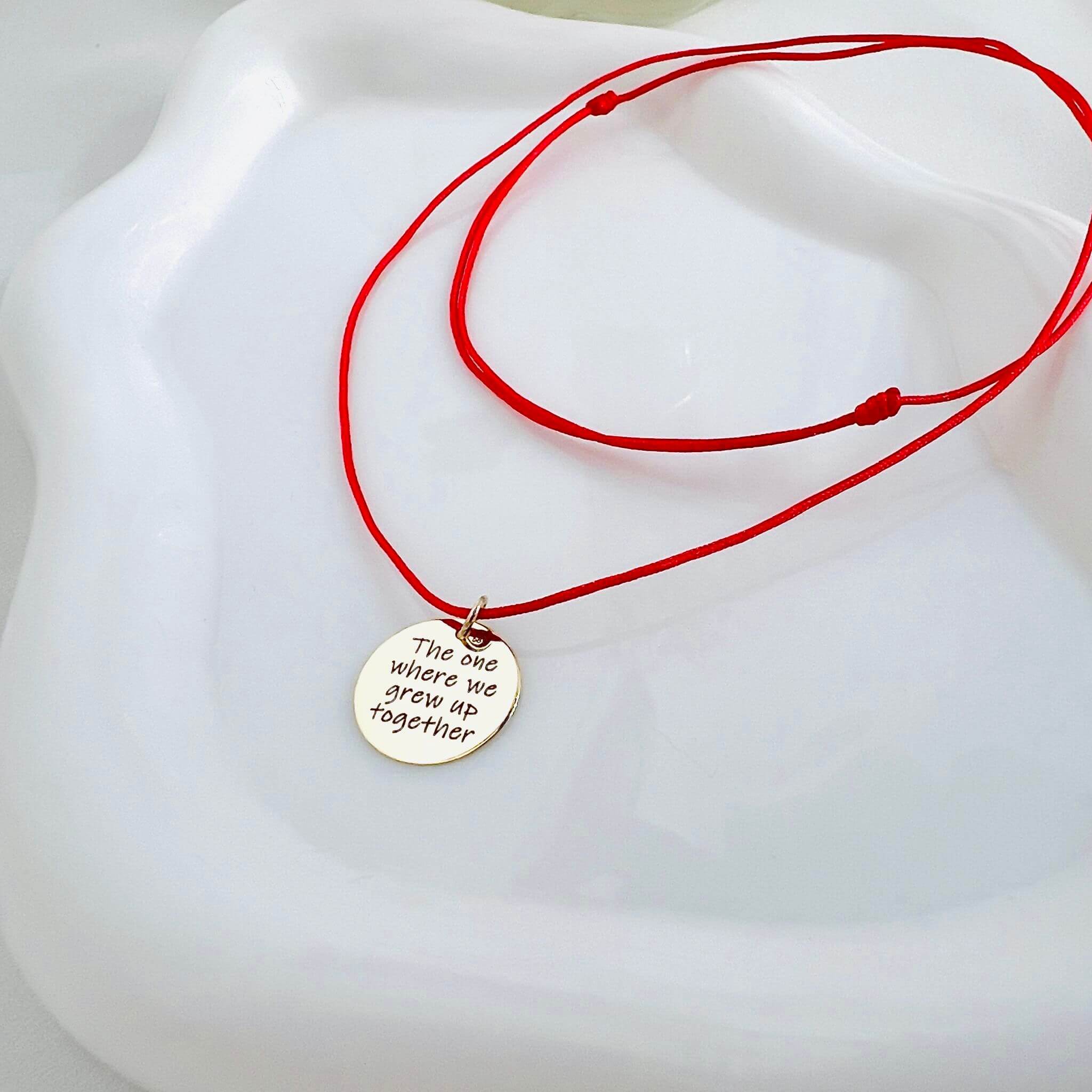 Pandantiv-rotund-aur-14K-15-mm-–-desen-fata-gravura-personalizata-spate-2