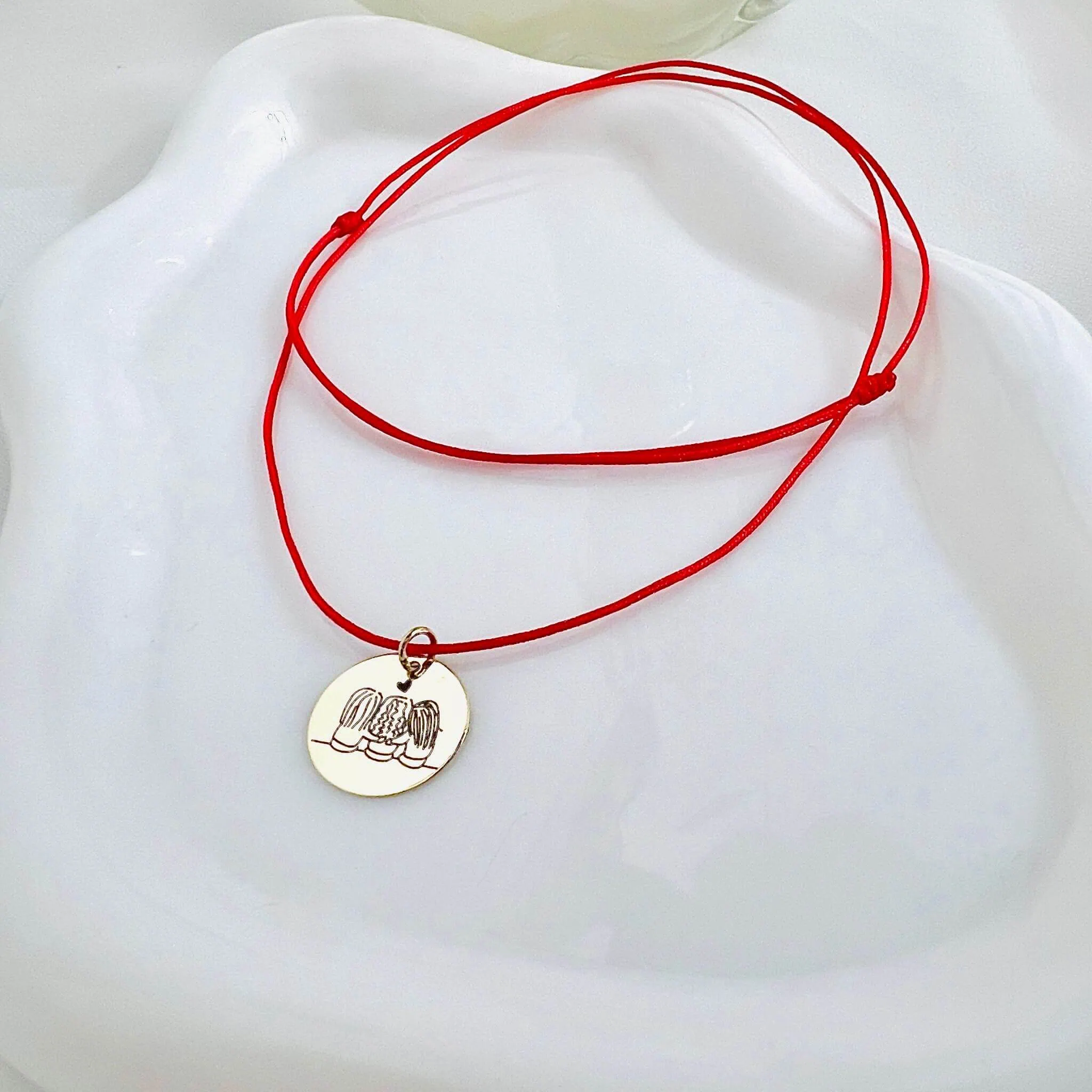 Pandantiv-rotund-aur-14K-15-mm-–-desen-fata-gravura-personalizata-spate-3.