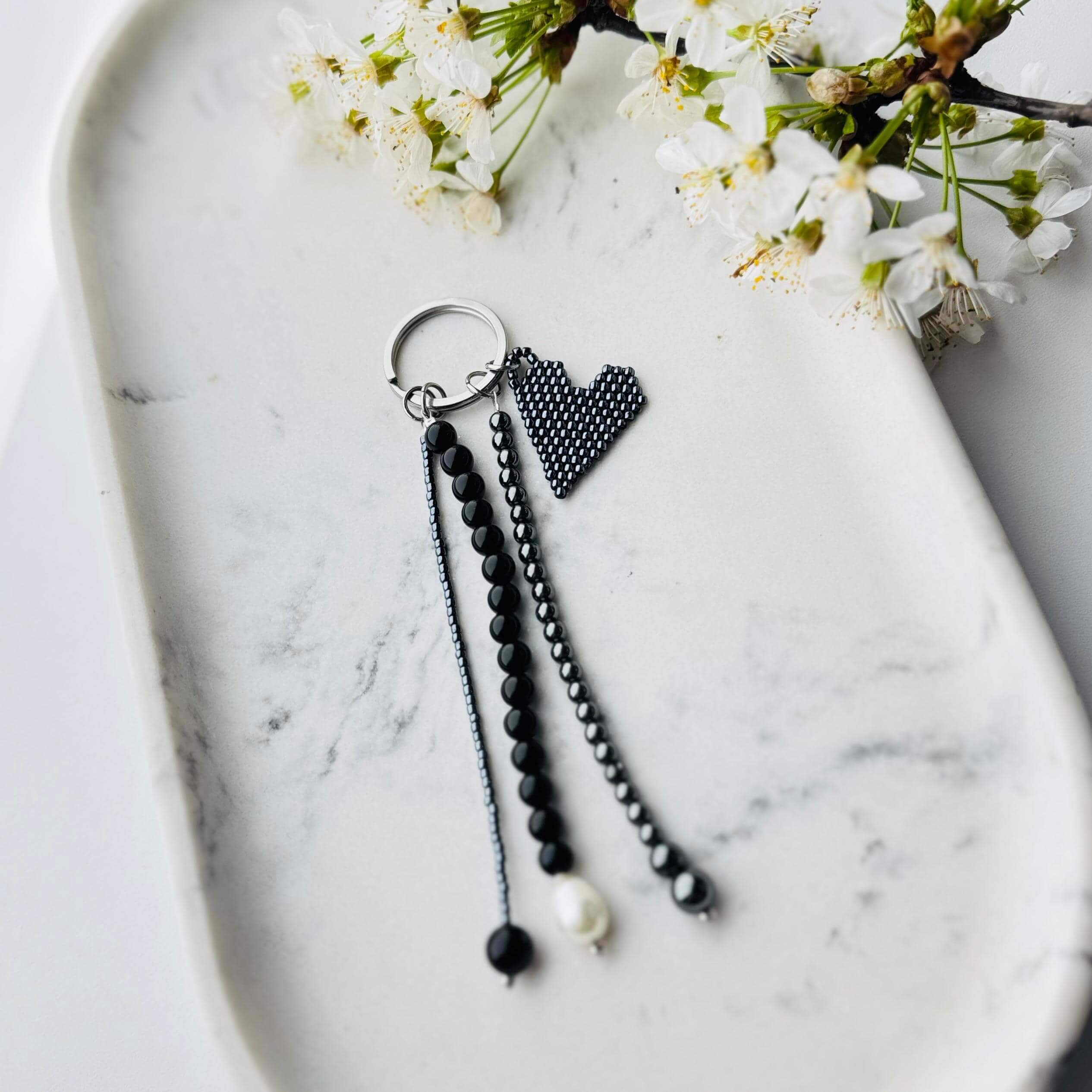 Breloc-Handmade-Geanta-Dama-cu-Perla-de-Cultura-Onix-si-Hematit-1-1.